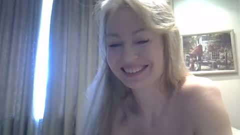 Snapshot of zarinaswift chatting on April 25, 6:05 am Zarina Swift online show from April 25, 6:05 am