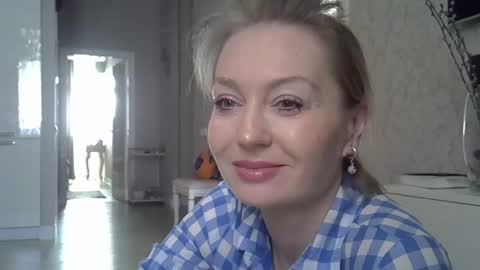 Snapshot of zarinaswift chatting on April 27, 4:43 am Zarina Swift online show from April 27, 4:43 am