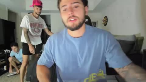 Snapshot of zaylanez chatting on December 7, 2:20 am Zay lanez online show from December 7, 2:20 am