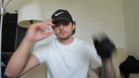 Snapshot of zaylanez chatting on January 6, 7:24 pm Zay lanez online show from January 6, 7:24 pm