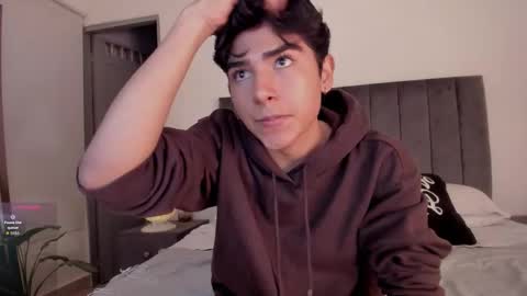 Snapshot of zayotto chatting on December 3, 8:00 am Hii im Zay. I save money for education. PVT Open. online show from December 3, 8:00 am