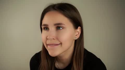 Snapshot of zeldaes chatting on September 28, 1:00 am Emilia online show from September 28, 1:00 am