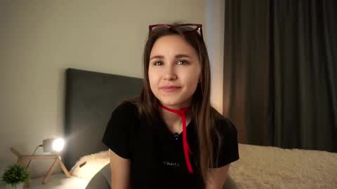 Snapshot of zeldaes chatting on October 2, 1:12 am Emilia online show from October 2, 1:12 am