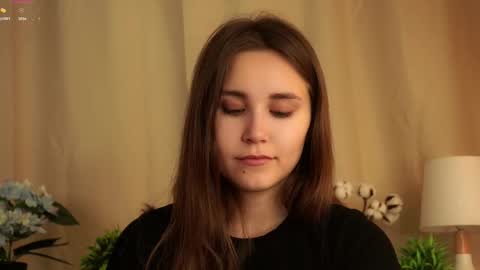 Snapshot of zeldaes chatting on October 4, 1:03 am Emilia online show from October 4, 1:03 am