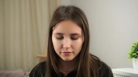 Snapshot of zeldaes chatting on October 12, 12:53 am Emilia online show from October 12, 12:53 am