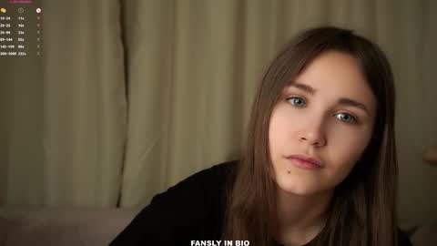 Snapshot of zeldaes chatting on October 16, 1:06 am Emilia online show from October 16, 1:06 am