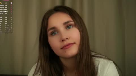 Snapshot of zeldaes chatting on October 28, 1:53 am Emilia online show from October 28, 1:53 am