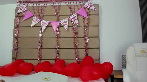 Zenda Evans online show from February 16, 3:57 am