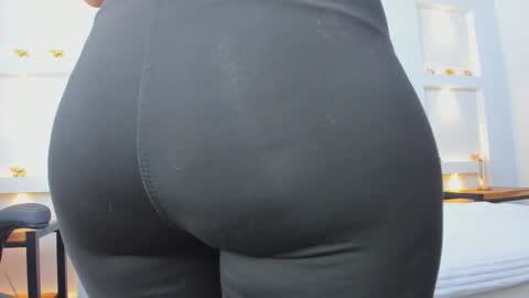 Zenda Evans online show from March 5, 4:19 am