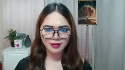 Snapshot of zendaya_amore chatting on December 9, 7:39 pm Zendaya online show from December 9, 7:39 pm