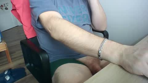 Snapshot of zenlem chatting on April 14, 8:31 am zenlem online show from April 14, 8:31 am