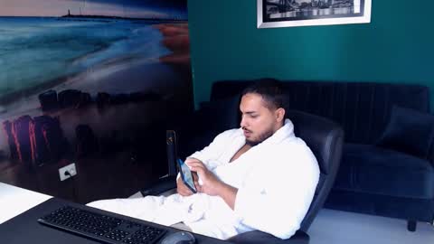 zenobaro online show from October 12, 12:15 pm
