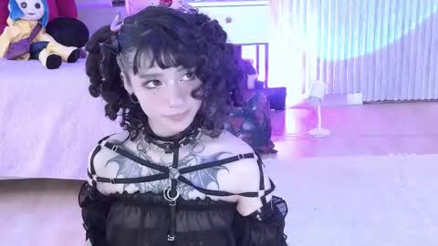    online show from November 8, 3:01 pm