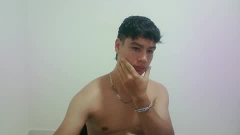 zeus_183 online show from October 2, 11:23 pm