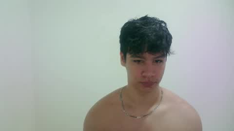 zeus_183 online show from March 23, 6:39 am