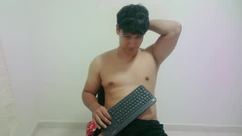 zeus_183 online show from April 24, 4:37 am
