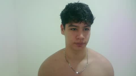 zeus_183 online show from May 1, 1:54 am