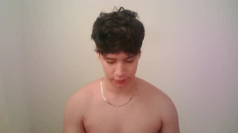 zeus_183 online show from May 2, 12:21 pm