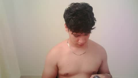 zeus_183 online show from May 6, 3:17 pm