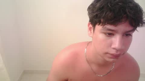 zeus_183 online show from May 11, 4:04 pm