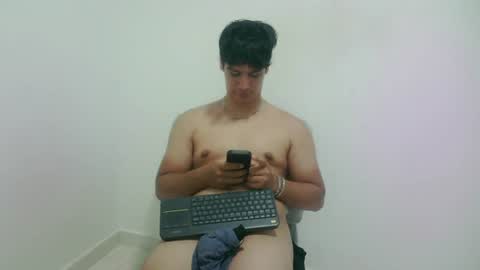 zeus_183 online show from July 18, 12:37 am