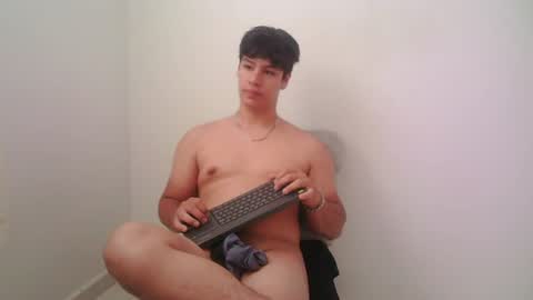 zeus_183 online show from July 19, 2:43 pm
