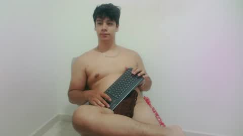 zeus_183 online show from July 20, 10:12 pm