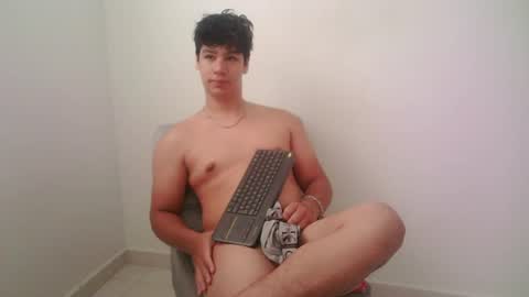 zeus_183 online show from July 21, 12:18 pm