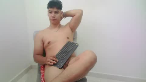 zeus_183 online show from July 24, 12:58 pm