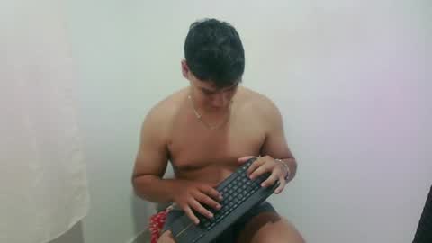 zeus_183 online show from July 25, 11:19 am
