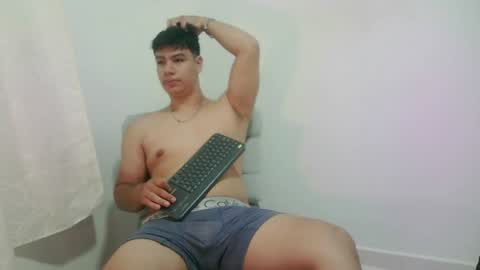 zeus_183 online show from July 28, 3:46 am