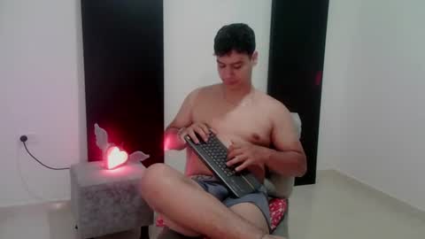 zeus_183 online show from August 2, 10:35 am