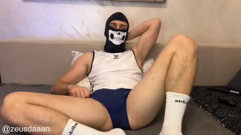 Snapshot of zeusdaaan chatting on October 30, 9:04 pm Zeus online show from October 30, 9:04 pm