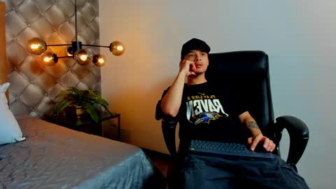 zeus online show from December 10, 9:54 pm