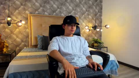 zeus online show from December 22, 6:04 pm