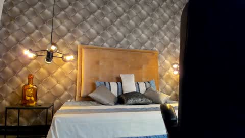 zeus online show from January 4, 7:34 pm