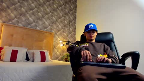 zeus online show from January 7, 10:08 pm