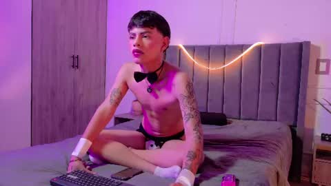 zeyn_smith online show from June 8, 12:38 pm