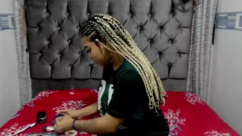 Snapshot of zeynep_20_ chatting on November 14, 12:48 pm zeynep_20_ online show from November 14, 12:48 pm