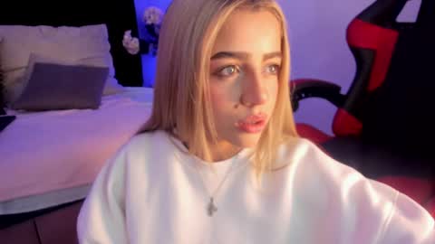 Zhavia  online show from December 29, 6:56 am