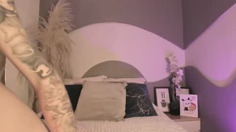 Snapshot of zhally_dee chatting on June 25, 11:37 am zhally_dee online show from June 25, 11:37 am