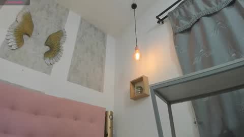 ZHAMIRA  ANDRES online show from October 18, 10:43 pm