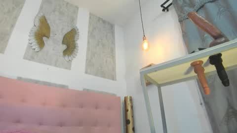 ZHAMIRA  ANDRES online show from November 26, 11:50 pm