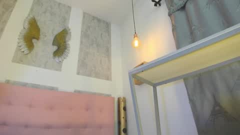 ZHAMIRA  ANDRES online show from December 16, 10:04 pm