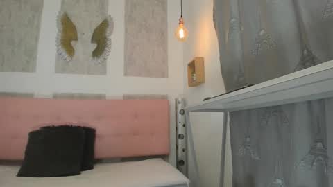 ZHAMIRA  ANDRES online show from March 15, 8:04 pm