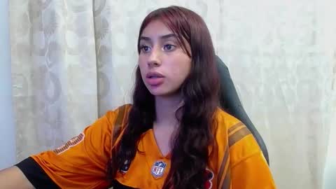 Snapshot of zharyt_sweet chatting on December 5, 1:31 pm Zharyt online show from December 5, 1:31 pm