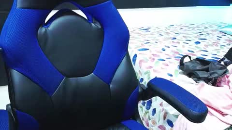 Snapshot of zharyt_sweet chatting on December 13, 7:53 pm Zharyt online show from December 13, 7:53 pm