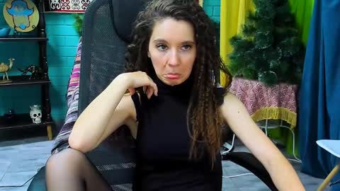 zianichols online show from January 7, 4:27 pm
