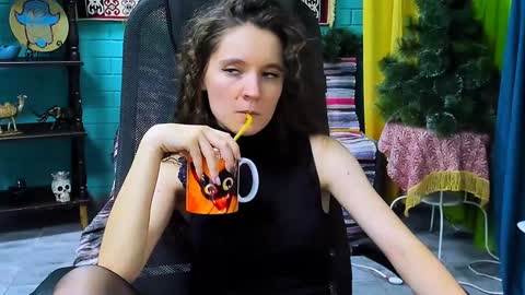zianichols online show from January 8, 6:41 pm
