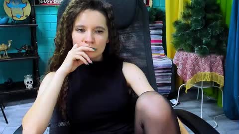 zianichols online show from January 13, 12:24 pm